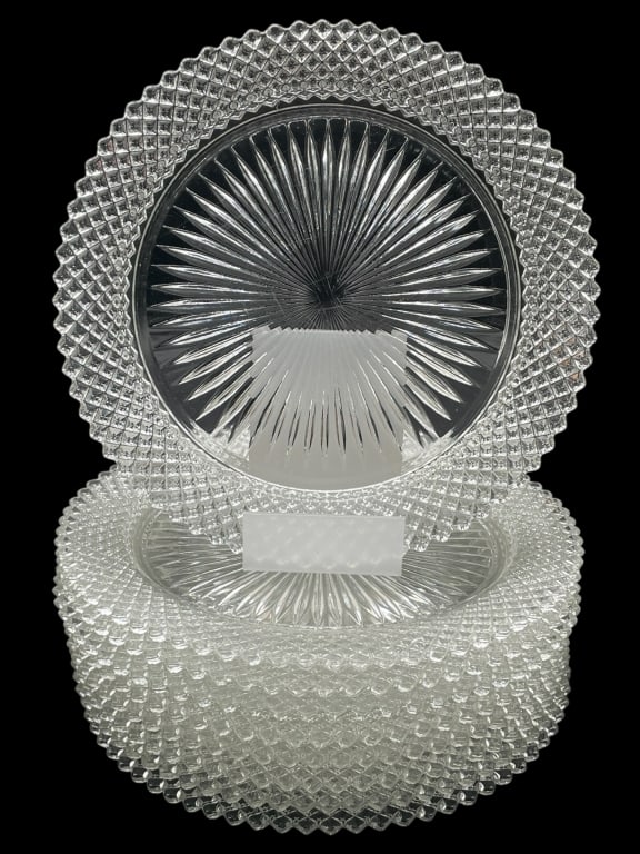 9 VINTAGE PRESSED GLASS DINNER PLATES 10": 9 VINTAGE PRESSED GLASS DINNER PLATES 10" -Very good pre owned condition -Set of 9 plates -Approx 10" dia. -Vintage pressed glass dinner plates, each featuring a radiant starburst center with a diamon