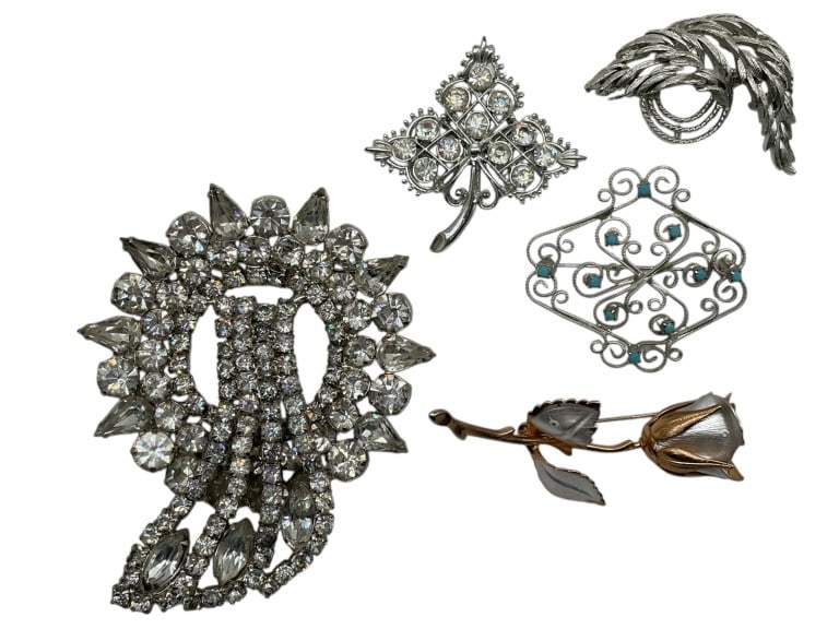 LOT OF VINTAGE RHINESTONE & SILVERTONE BROOCHES (1 of 4)