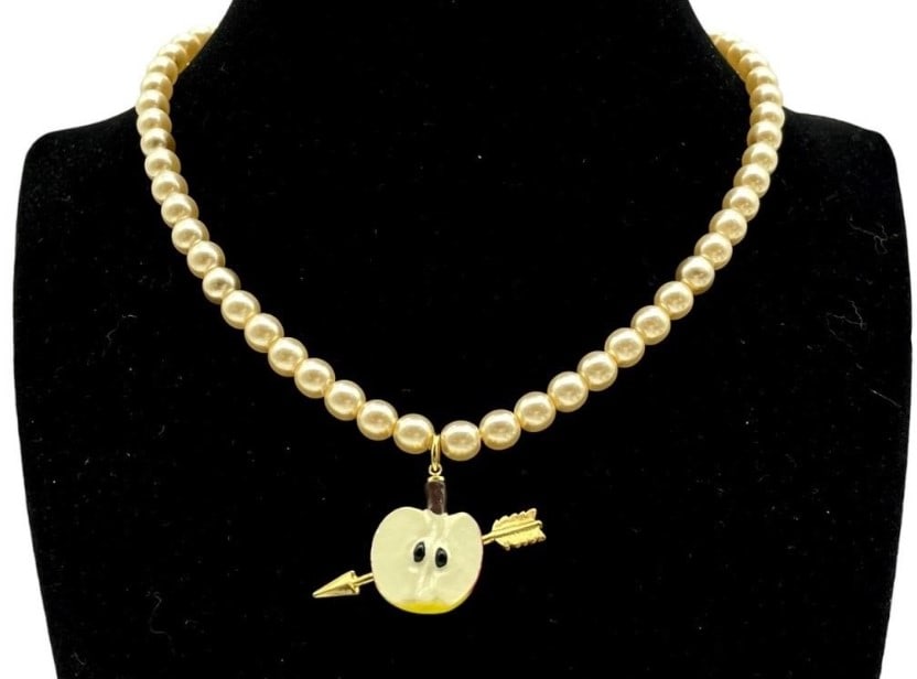 NEW LES BIJOUX DE SOPHIE APPLE PEARL NECKLACE 8": NEW LES BIJOUX DE SOPHIE APPLE PENDANT PEARL NECKLACE WITH GOLD ACCENTS -SIZE: 8"