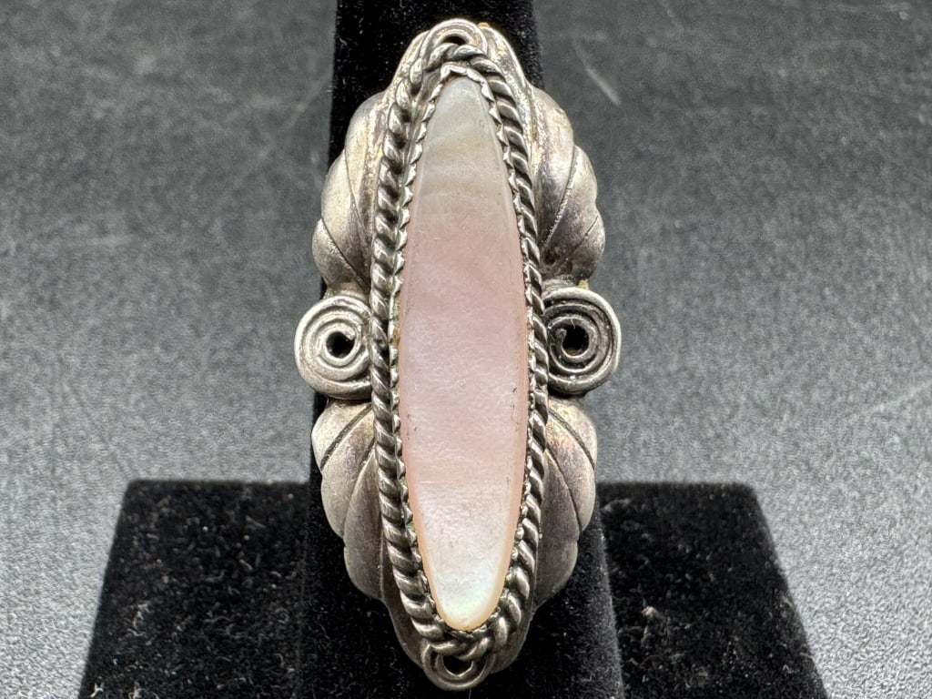 STERLING AND PINK MOTHER OF PEARL RING SZ 7 10G (1 of 4)