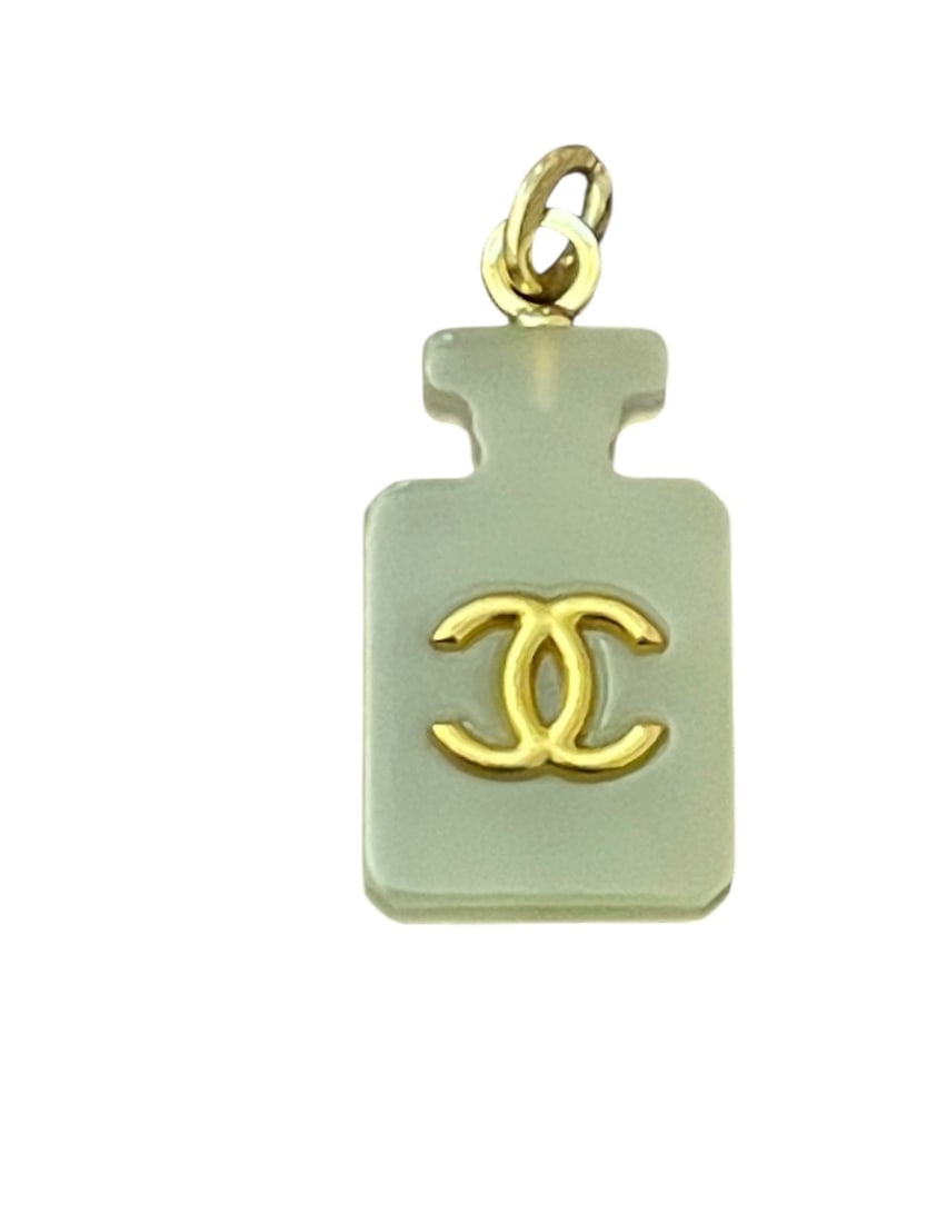 CHANEL NO 5 BOTTLE CHARM GOLD CC ON SOFT GREEN PENDANT (1 of 6)