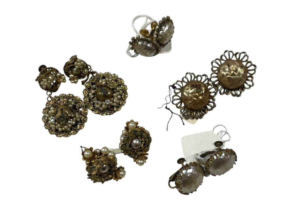 LOT OF 5 MIRIAM HASKELL & LIKE VINTAGE EARRINGS: LOT OF 5 MIRIAM HASKELL & LIKE VINTAGE EARRINGS - 2 pairs signed Miriam Haskell - 3 pairs unsigned could be MH or just similar style - all gorgeos - unpierced style - good condition on all of these ms