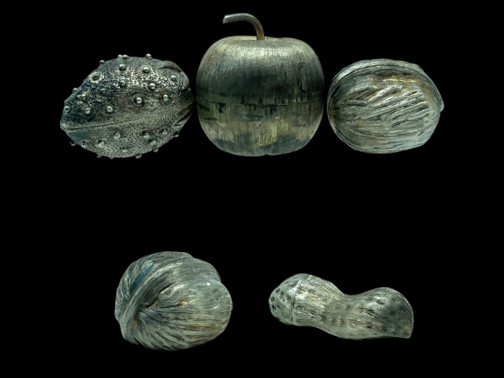 5 LUNT STERLING SILVER FRUIT & NUT PILL BOXES 160G: SET OF 5 LUNT STERLING SILVER FIGURAL PILL BOXES — Exceptional collection of five sterling silver pill boxes by Lunt, each masterfully crafted in the shape of assorted nuts and fruit including a pea