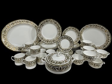 51 PC. ROYAL WORCESTER WINDSOR DINNER SERVICE