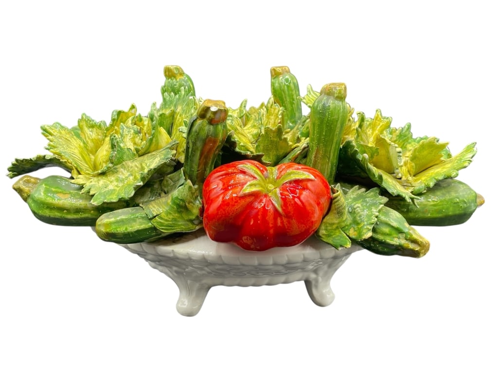ITALIAN MAJOLICA CERAMIC VEGETABLE CENTERPIECE 14": ITALIAN MAJOLICA STYLE CERAMIC VEGETABLE CENTERPIECE -Very good pre owned condtition -Approx 8" x 14" -Charming Italian Majolica hand-painted ceramic centerpiece featuring a vibrant arrangement of zuc