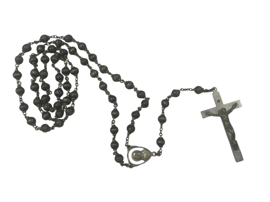 CIRCA 1925 ITALY WOOD ROSARY BEADS PRAYER CRUCIFIX: - the oldest of the 3 we have listed - marked ITALY - made in 1925 originally - holy wood beads with light prayer wear By bidding on this listing, you understand and agree to be bound by the terms and
