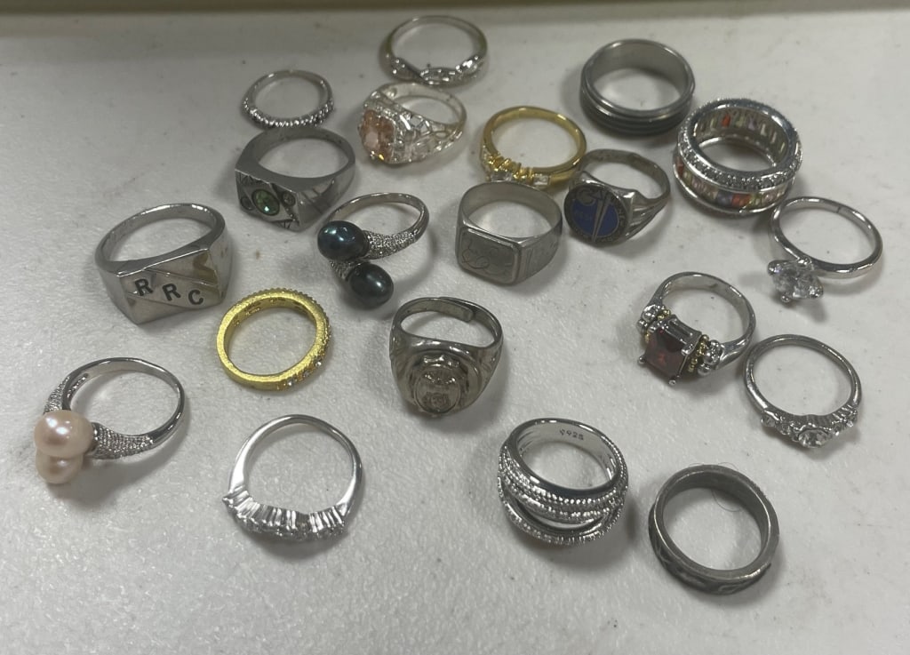 COSTUME LOT OF 20 RINGS VARIOUS STYLES UNIQUE FUN: - 20 total rings - all unique and fun - either goldtone or silvertone - various sizes on these By bidding on this listing, you understand and agree to be bound by the terms and conditions of DejaVu Au