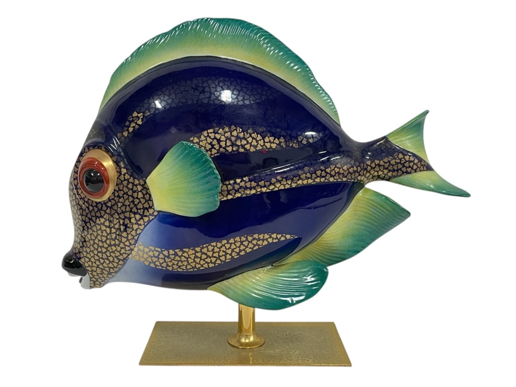 OGGETTI MANGANI PORCELAIN FISH SCULPTURE 17": OGGETTI MANGANI PORCELAIN FISH SCULPTURE 17" -Very good pre owned condition -Approx 13"h x 6"w x 17"d -This exceptional piece features a vibrant cobalt blue body accented with shimmering gold mosaic d