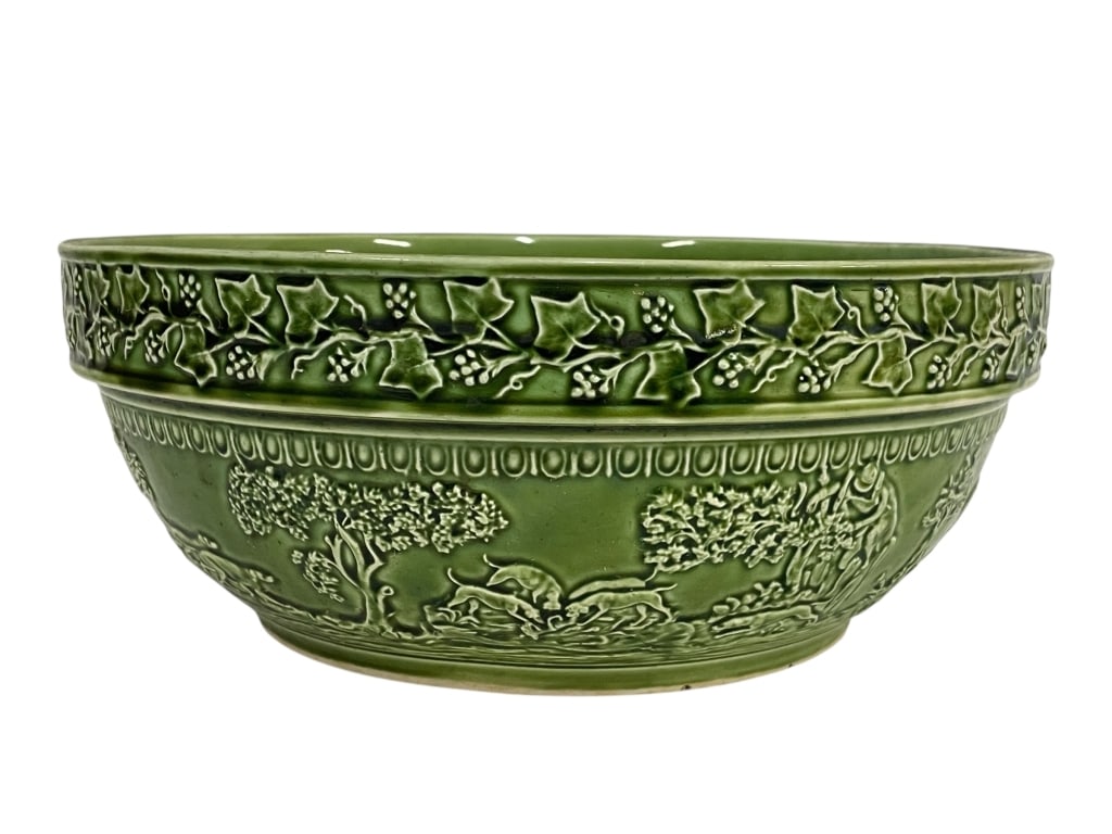 T.G. GREEN & CO. “HUNT CLUB" RELIEF GREEN BOWL 12": T.G. GREEN & CO. “HUNT CLUB” RELIEF-MOULDED GREEN WARE BOWL – MADE IN ENGLAND -Very good pre owned condition -Approx 4.5"h x 12"w -This vintage English green ware bowl by T.G. Green & Co. fe