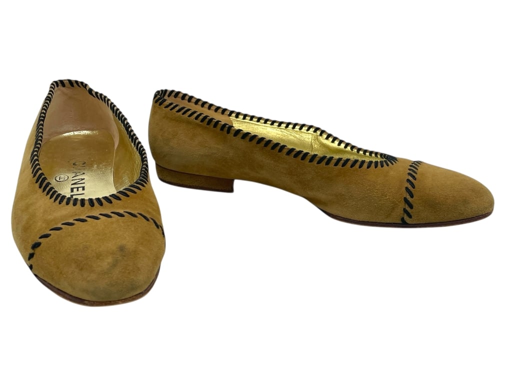 CHANEL SUEDE FLATS W BLACK WHIPSTITCH DETAIL SZ7.5: CHANEL SUEDE FLATS WITH BLACK WHIPSTITCH DETAIL SZ 7.5 -Good pre owned condition, some general wear (see photos) -Size 7.5 -Elegant Chanel camel suede flats featuring distinctive black whipstitch trim