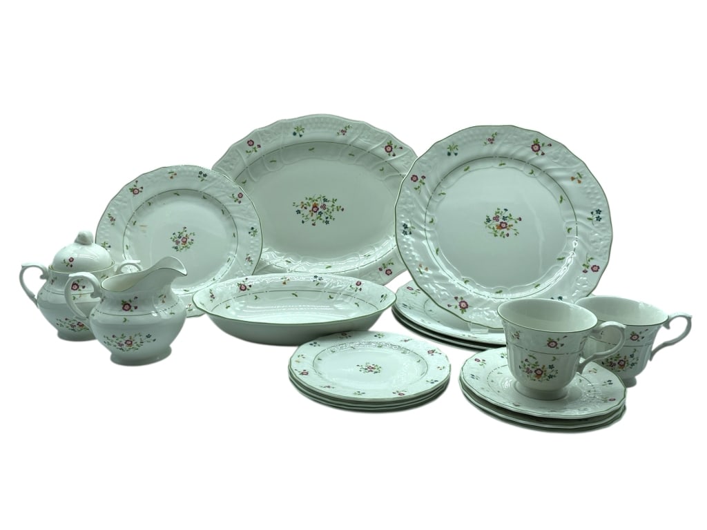 ROYAL DOULTON AVIGNON DINNERWARE SET 18 PIECES (1 of 20)