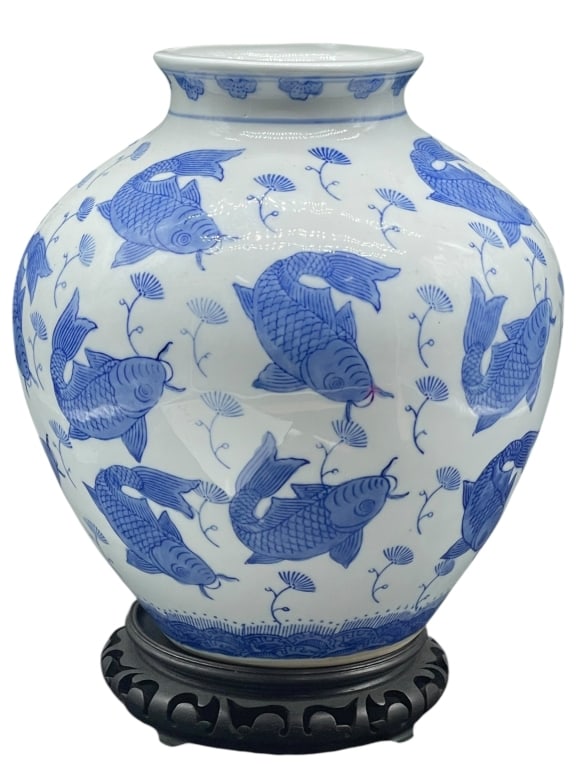BLUE AND WHITE CHINESE PORCELAIN KOI FISH VASE 13" (1 of 9)