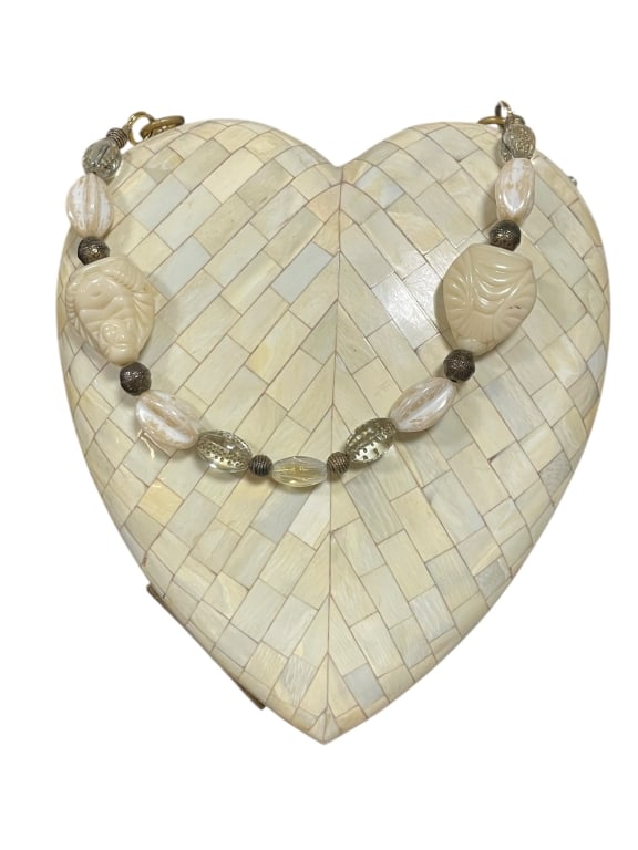 VINTAGE 80s CREAM MOSAIC HEART BOX HINGE PURSE BAG: VINTAGE 80'S BAG IN CREAM MOSAIC HEART SHAPED HINGED! - gorgeous little vintage bag - soft sueded inside lining - made by ILSA - mosaic on outside both sides - beaded handle with a buddha on one side