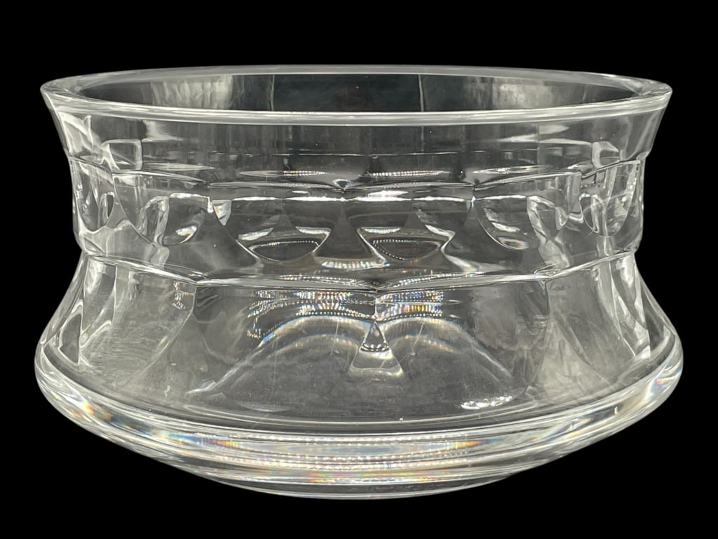ORREFORS CRYSTAL BOWL 6.5": ORREFORS CRYSTAL BOWL 6.5" -Very good pre owned condition -Approx 4"h x 6.5"w -JA 111725 #orrefors #orreforscrystal #crystalbowl #crystaldecor #vintagecrystal By bidding on this item, you have read, u