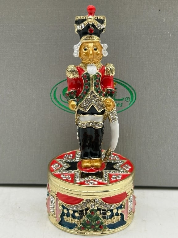 NEW JAY STRONGWATER STYLE NUTCRACKER TRINKET BOX: NEW JAY STRONGWATER STYLE NUTCRACKER TRINKET BOX NEW IN BOX SWAROVSKI CRYSTALS & ENAMEL 4.5" APPROX KK 104