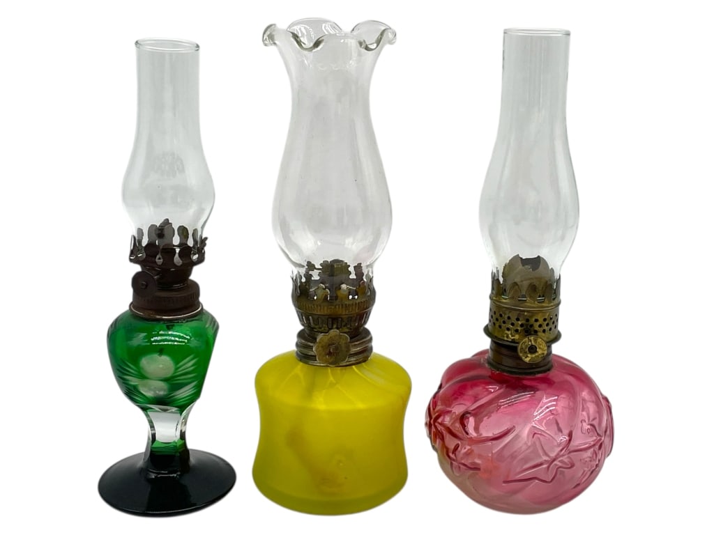 THREE VINTAGE MINIATURE OIL LAMPS 8.5" (1 of 4)