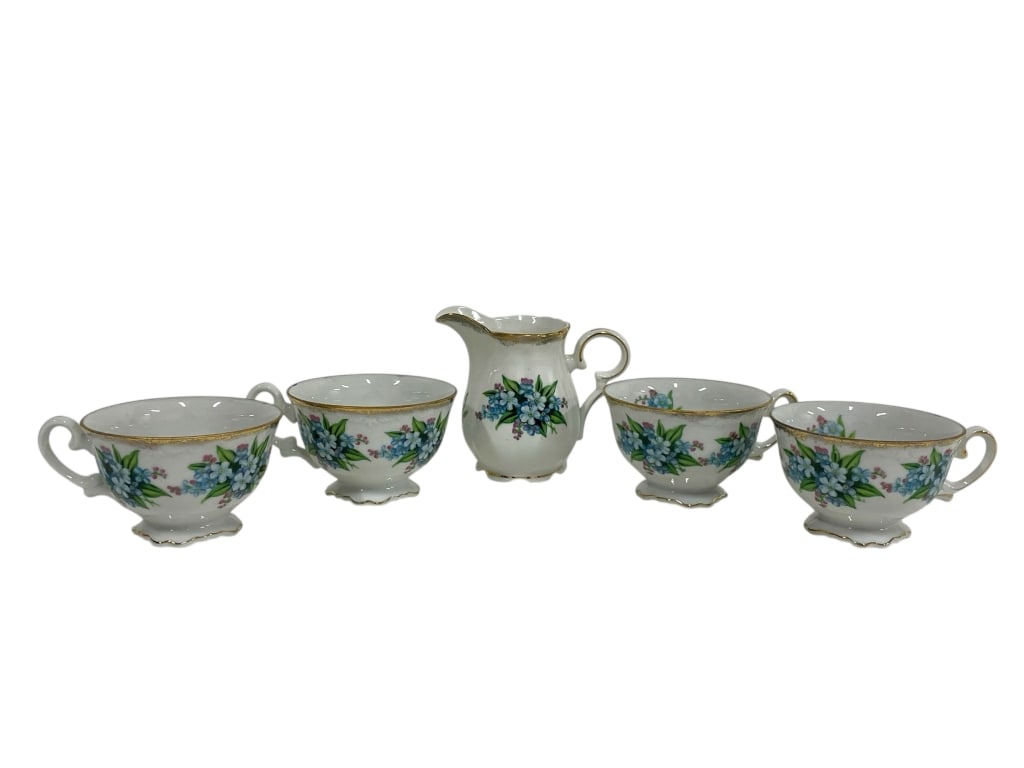 SET OF 5 VINTAGE CHINA PIECES IN BLUE FLORAL (1 of 8)
