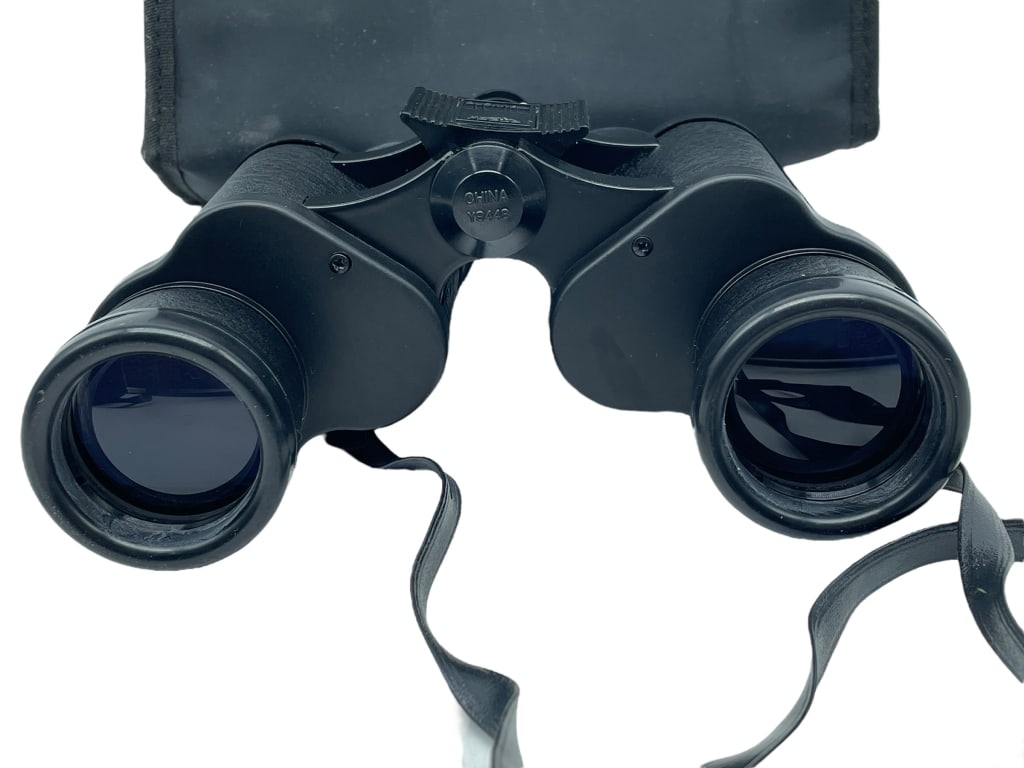 BUSHNELL 7X35 BINOCULARS WITH CASE (1 of 5)