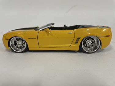 CHEVROLET CAMARO CONVERTIBLE DIECAST MODEL CAR 8"