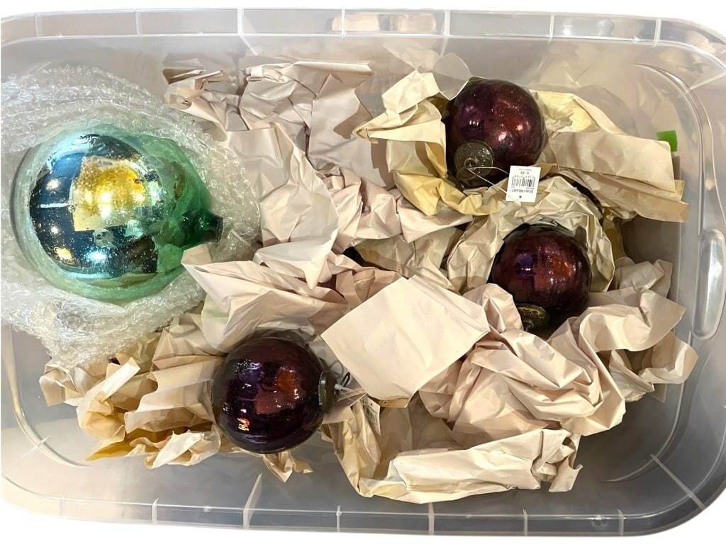 LOT OF 10+ GLASS HOLIDAY ORNAMENTS: LOT OF GLASS HOLIDAY ORNAMENTS -VARYING CONDITIONS, SEE PHOTOS -IDEAL FOR LUXURY HOLIDAY TREES, WINDOW INSTALLATIONS, OR DESIGNER DECOR THEMES. -JA 080625 By bidding on this item, you have read, under