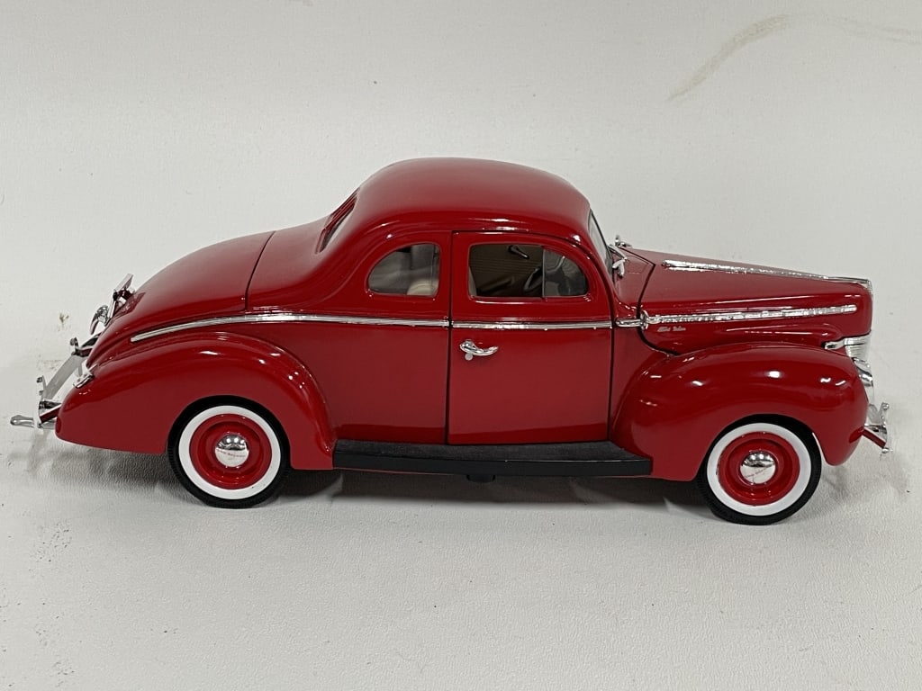 1940 CHEVROLET SPECIAL DELUXE COUPE MODEL CAR 10" (1 of 7)