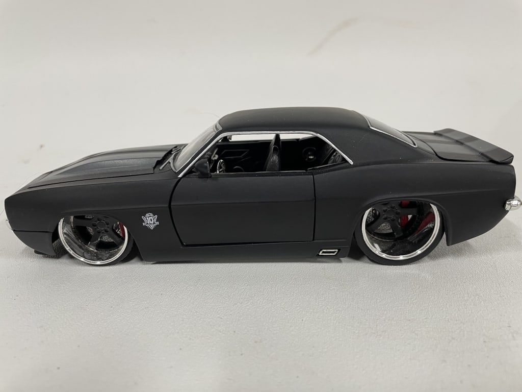 1969 CHEVROLET CAMARO Z/28 DIECAST MODEL CAR 9" (1 of 7)