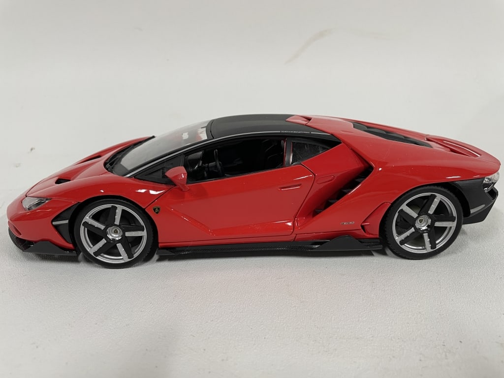 LAMBORGHINI CENTENARIO DIECAST MODEL CAR (1 of 6)