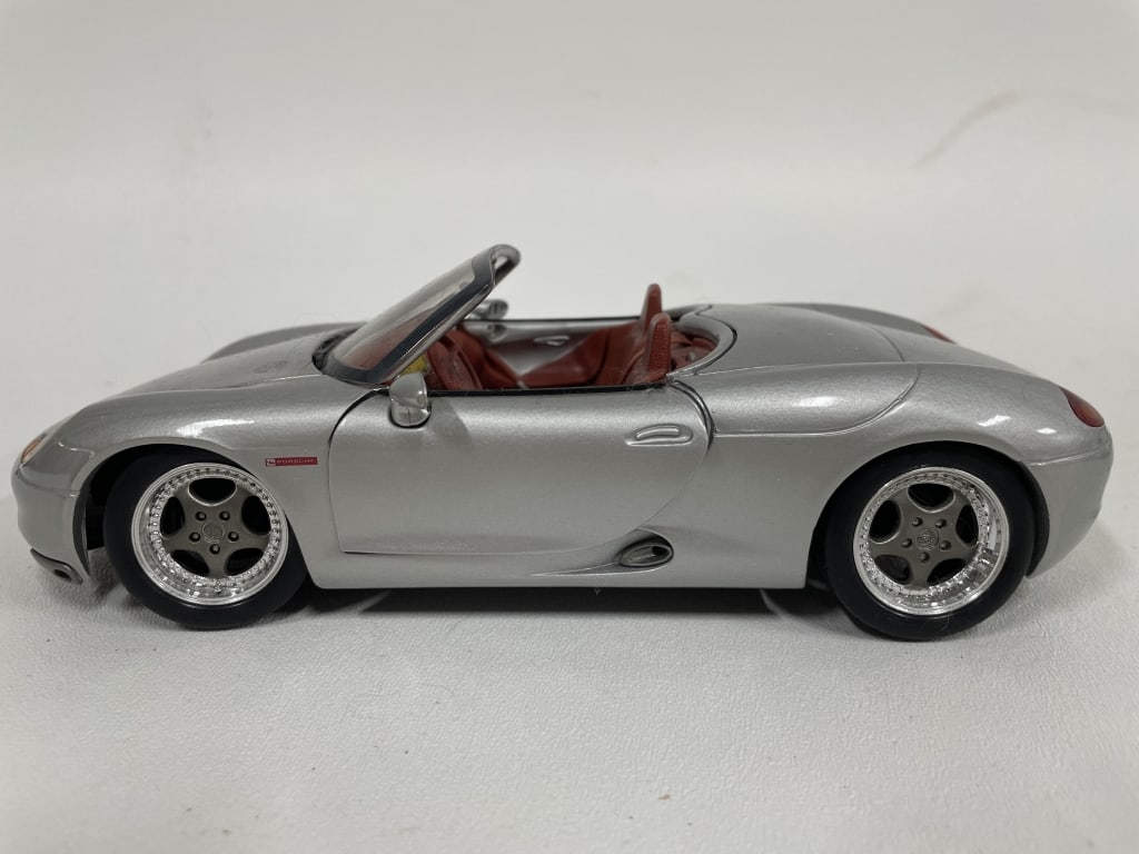 PORSCHE CARRERA GT DIECAST MODEL CAR 9" (1 of 7)