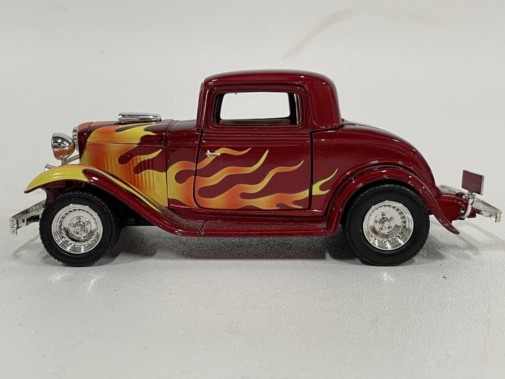 1932 FORD HOT ROD COUPE DIECAST MODEL CAR 7" (1 of 7)