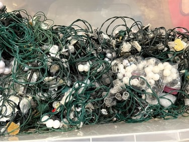 TUB OF HOLIDAY STRING LIGHTS
