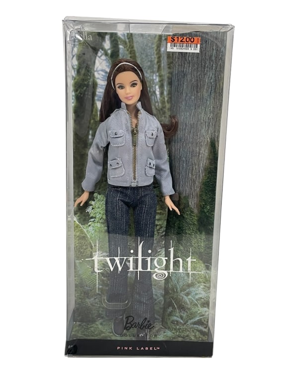 TWILIGHT “BELLA SWAN?? BARBIE DOLL NIB: TWILIGHT “BELLA SWAN” BARBIE DOLL – PINK LABEL COLLECTOR EDITION BY MATTEL – NEW IN BOX -Celebrate the love story that captivated a generation with this Bella Swan Barbie Doll from The Twi