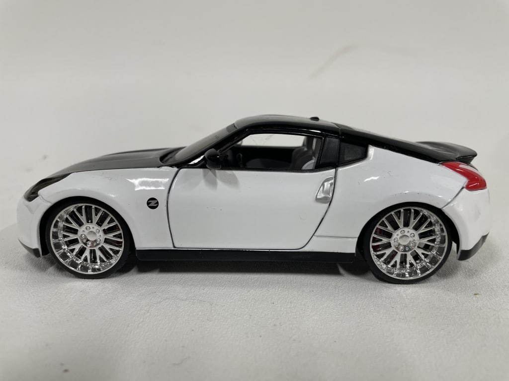 NISSAN 370Z DIECAST MODEL CAR 7" (1 of 7)