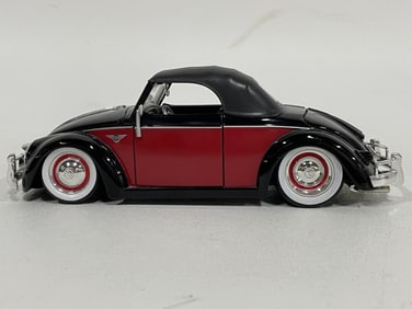 VOLKSWAGEN BEETLE CONVERTIBLE MODEL CAR