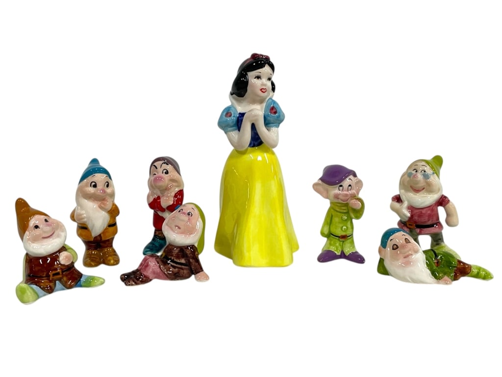 DISNEY SNOW WHITE AND THE SEVEN DWARFS FIGURINES (1 of 5)