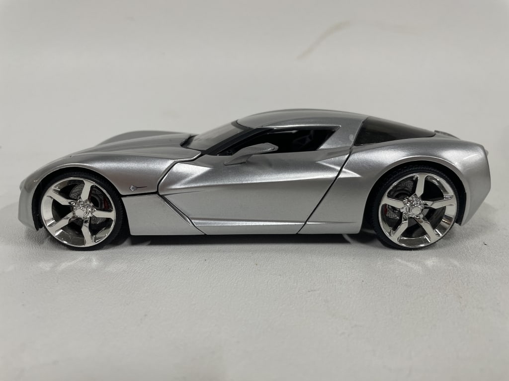 CORVETTE SILVER STINGRAY CONCEPT MODEL CAR 7" (1 of 7)