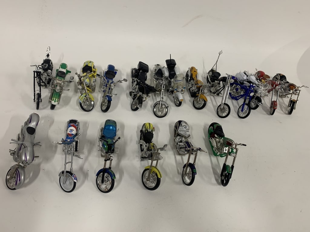 COLLECTION OF 19 DIECAST MOTORCYCLES (1 of 4)