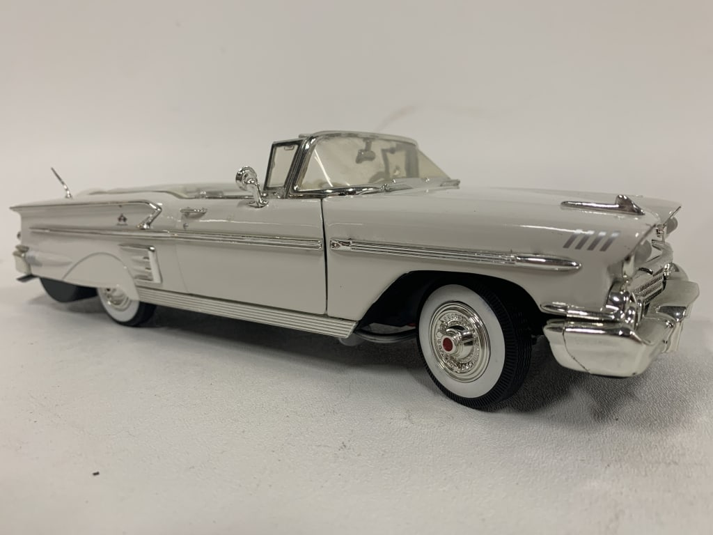 1958 CHEVROLET IMPALA CONVERTIBLE MODEL CAR 12" (1 of 7)