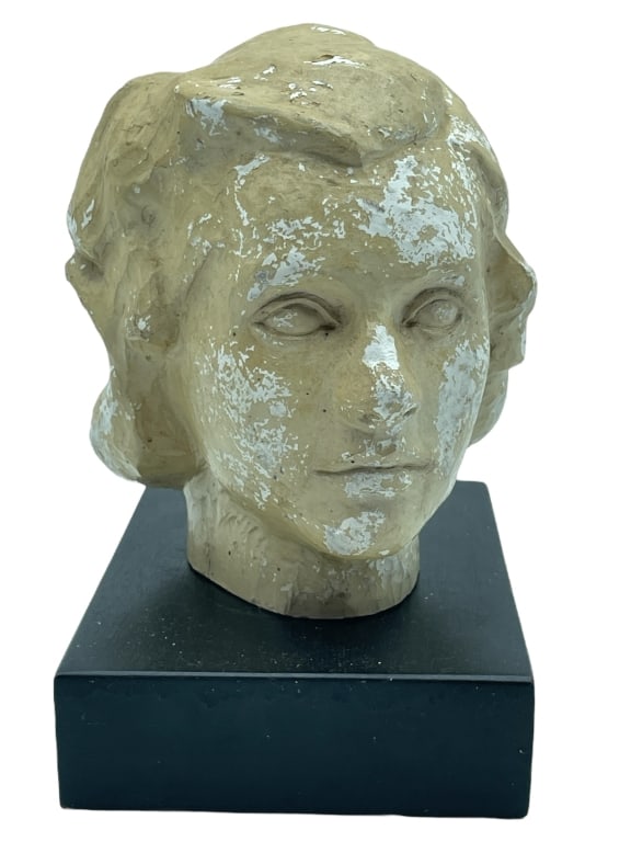 PLASTER BUST OF A WOMAN ON BLACK BASE 9": PLASTER BUST OF A WOMAN ON BLACK BASE 9" -Very good pre owned condition -Approx 6"l x 8"w x 9"h (overall) -A vintage sculptural bust of a woman, rendered in plaster with a natural beige finish and mou