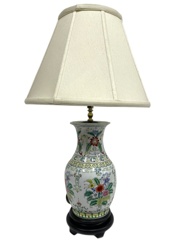 CHINESE STYLE PORCELAIN VASE TABLE LAMP 27" (1 of 6)