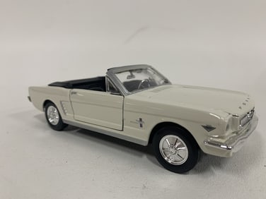 1964 FORD MUSTANG CONVERTIBLE MODEL CAR 8"