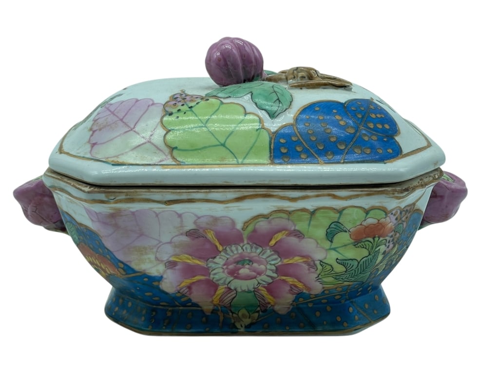 FAMILLE ROSE STYLE PORCELAIN LIDDED DISH 7.5" (1 of 9)