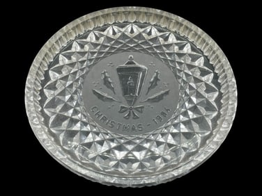 VINTAGE 1984 PRESSED GLASS CHRISTMAS PLATE 8"
