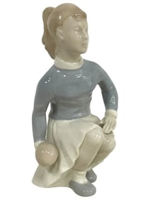 LLADRO STYLE PORCELAIN FIGURINE OF YOUNG GIRL 5"