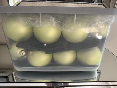 LARGE LOT OF CHRISTMAS TREE BULBS