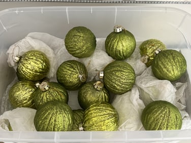 LARGE LOT OF CHRISTMAS TREE BULBS