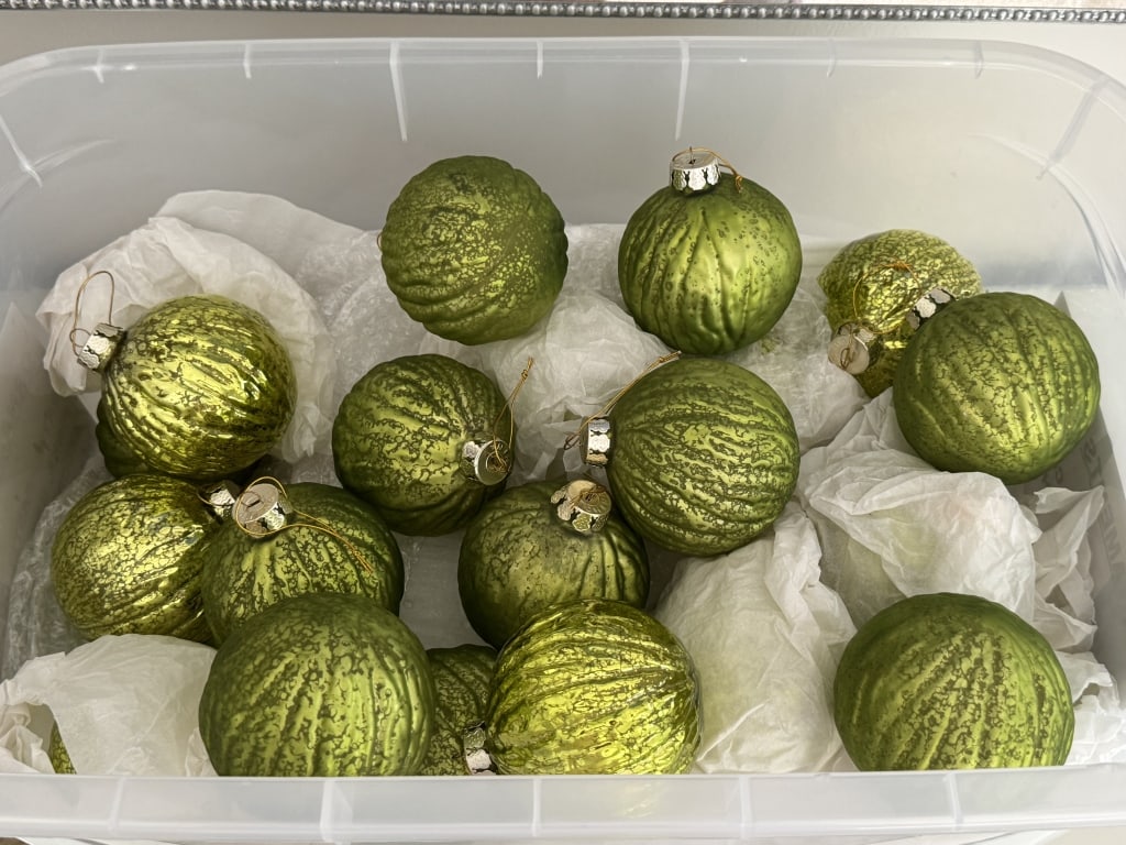 LARGE LOT OF CHRISTMAS TREE BULBS: LARGE LOT OF CHRISTMAS TREE BULBS -INCLUDES BIN