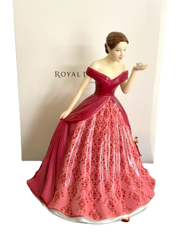 ROYAL DOULTON PATRICIA FIGURINE W ORIGINAL BOX 6": ROYAL DOULTON PATRICIA FIGURINE W ORIGINAL BOX 6" -Very good pre owned condition -Approx 6"h x 4"w -Comes with original box -Featuring a poised lady in an elegant off-the-shoulder gown with intricate 