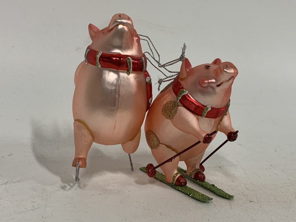 LOT OF 2 PIG SLEDDING SKIING CHRISTMAS ORNAMENTS (1 of 2)