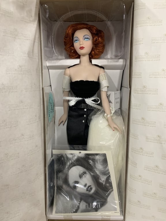 GENE ASHTON DRAKE GALLERIES DOLL FANCY NEW IN BOX: - vintage new in box - Gene doll by Ashton Drake Galleries By bidding on this listing, you understand and agree to be bound by the terms and conditions of DejaVu Auctions. * For local pick up or third