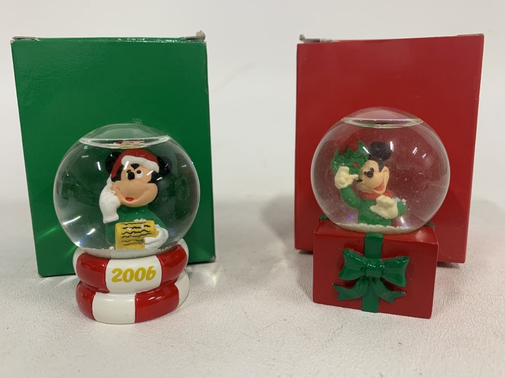 2 VINTAGE MICKEY MOUSE SNOW GLOBES CHRISTMAS SNOW (1 of 2)